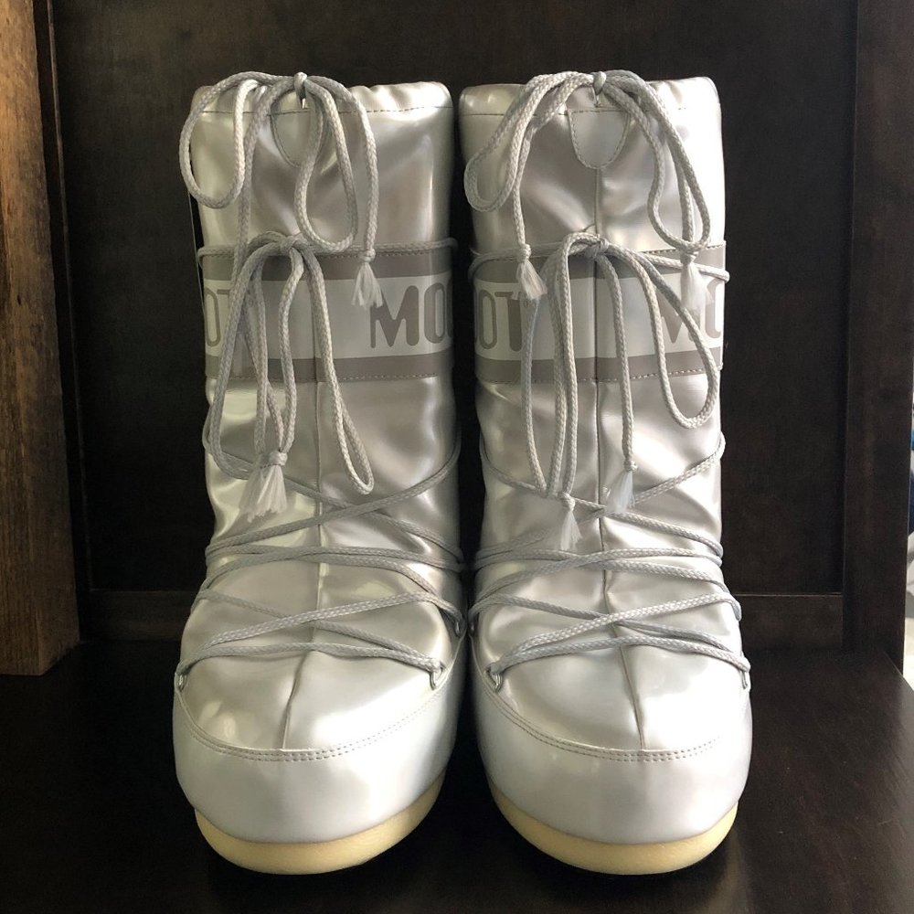 Moon Boots in Silver Metallic